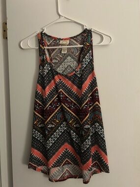 Sleeveless Chevron Print Tank Top - Coral & Black